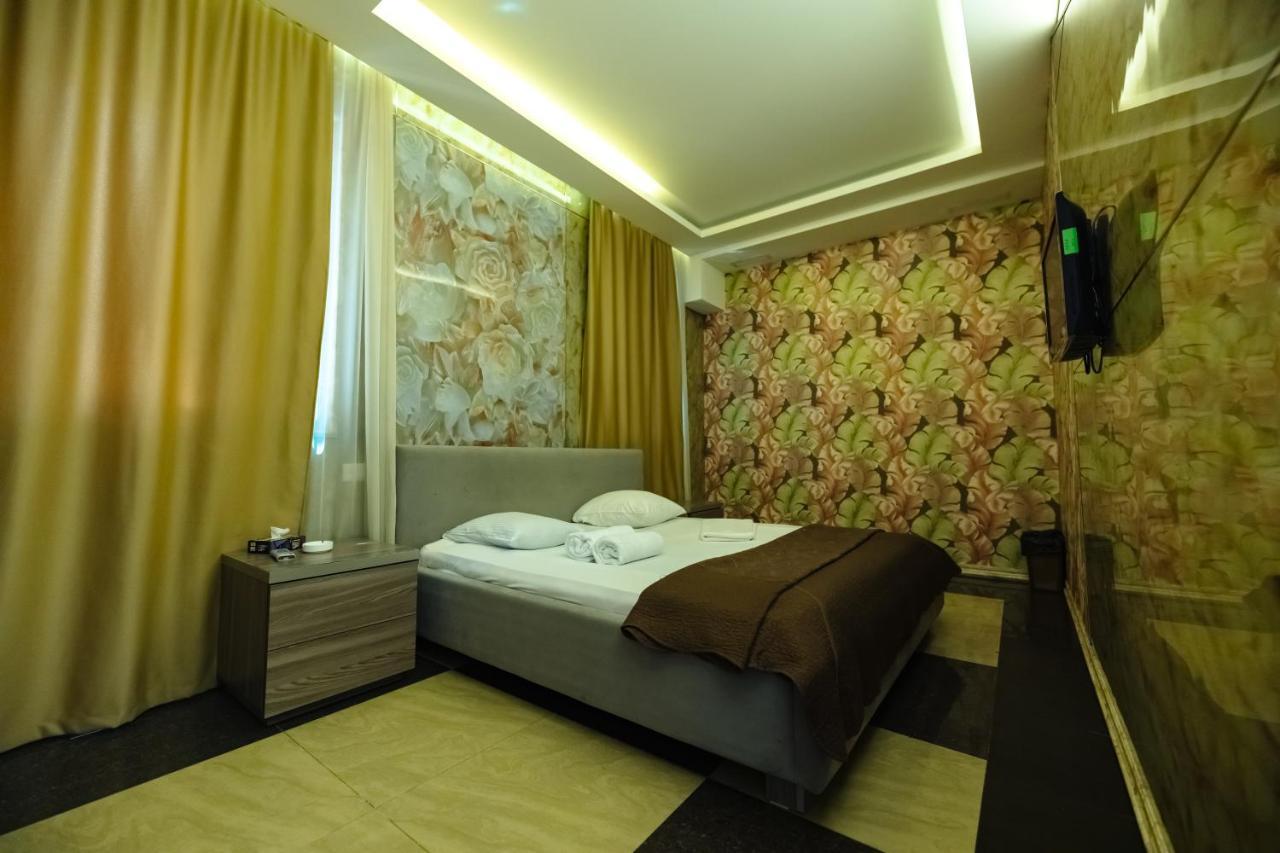 Golden Seconds Hotel Yerevan Exterior photo