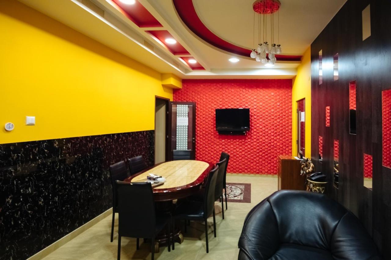 Golden Seconds Hotel Yerevan Exterior photo