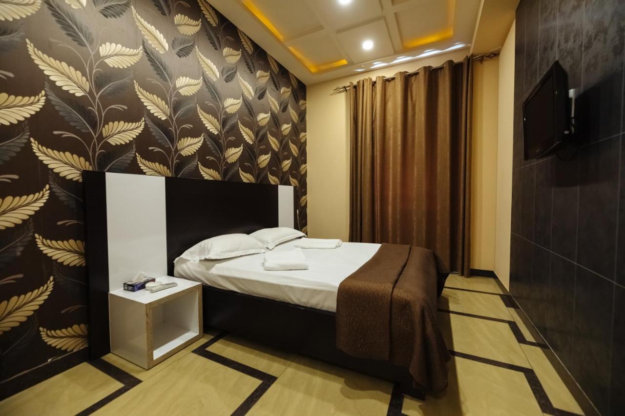 Golden Seconds Hotel Yerevan Exterior photo